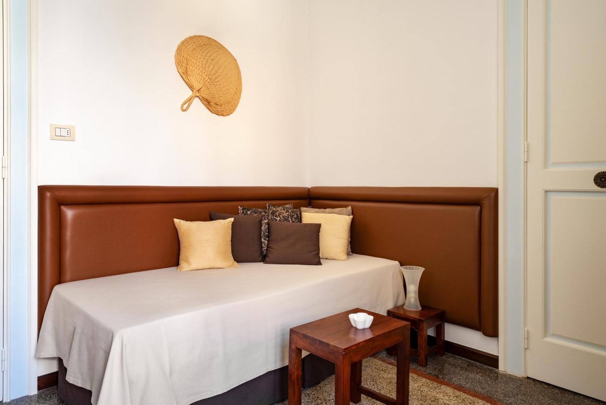 Palazzo De Tomasi B&B กัลลีโปลี ภายนอก รูปภาพ