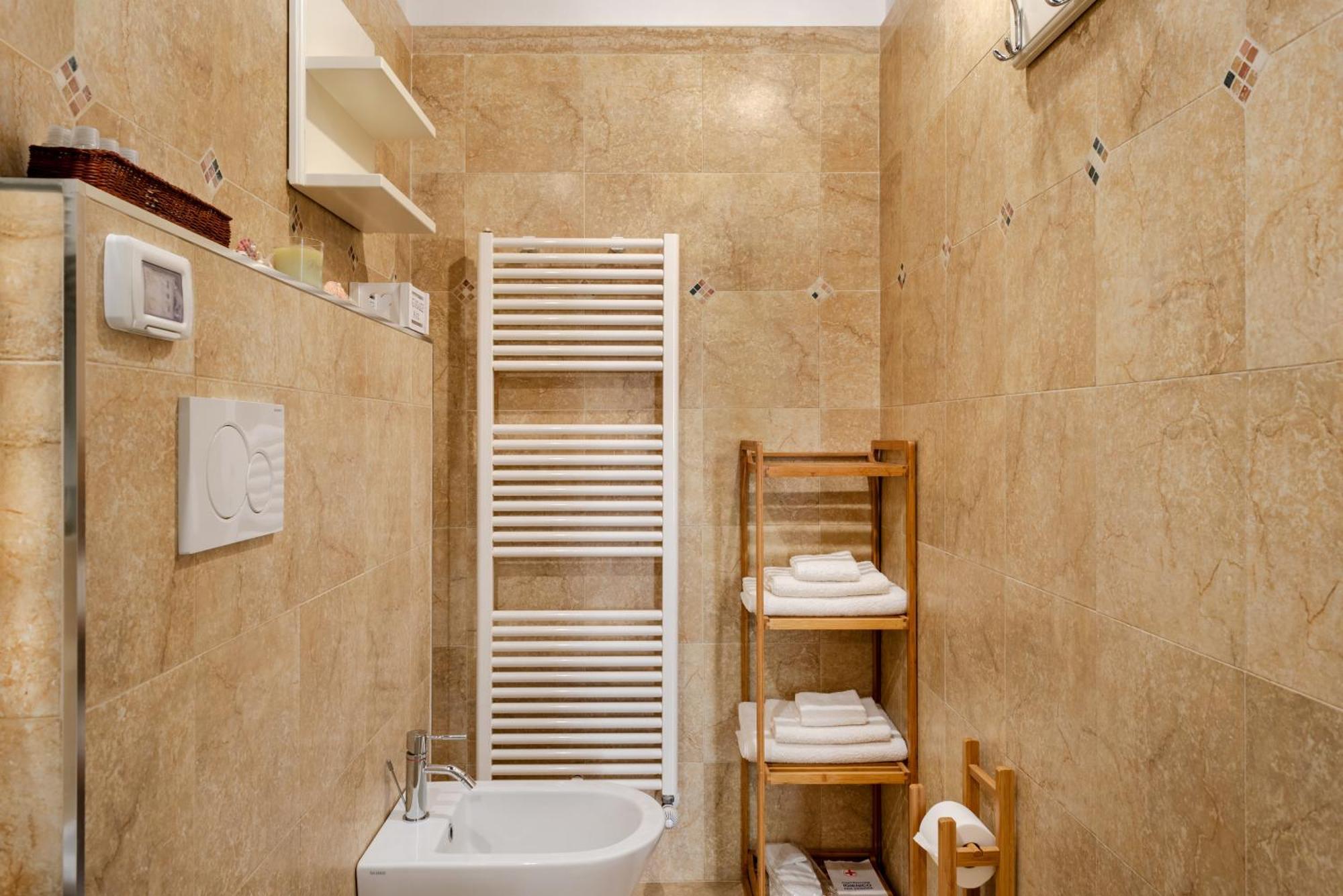Palazzo De Tomasi B&B กัลลีโปลี ภายนอก รูปภาพ