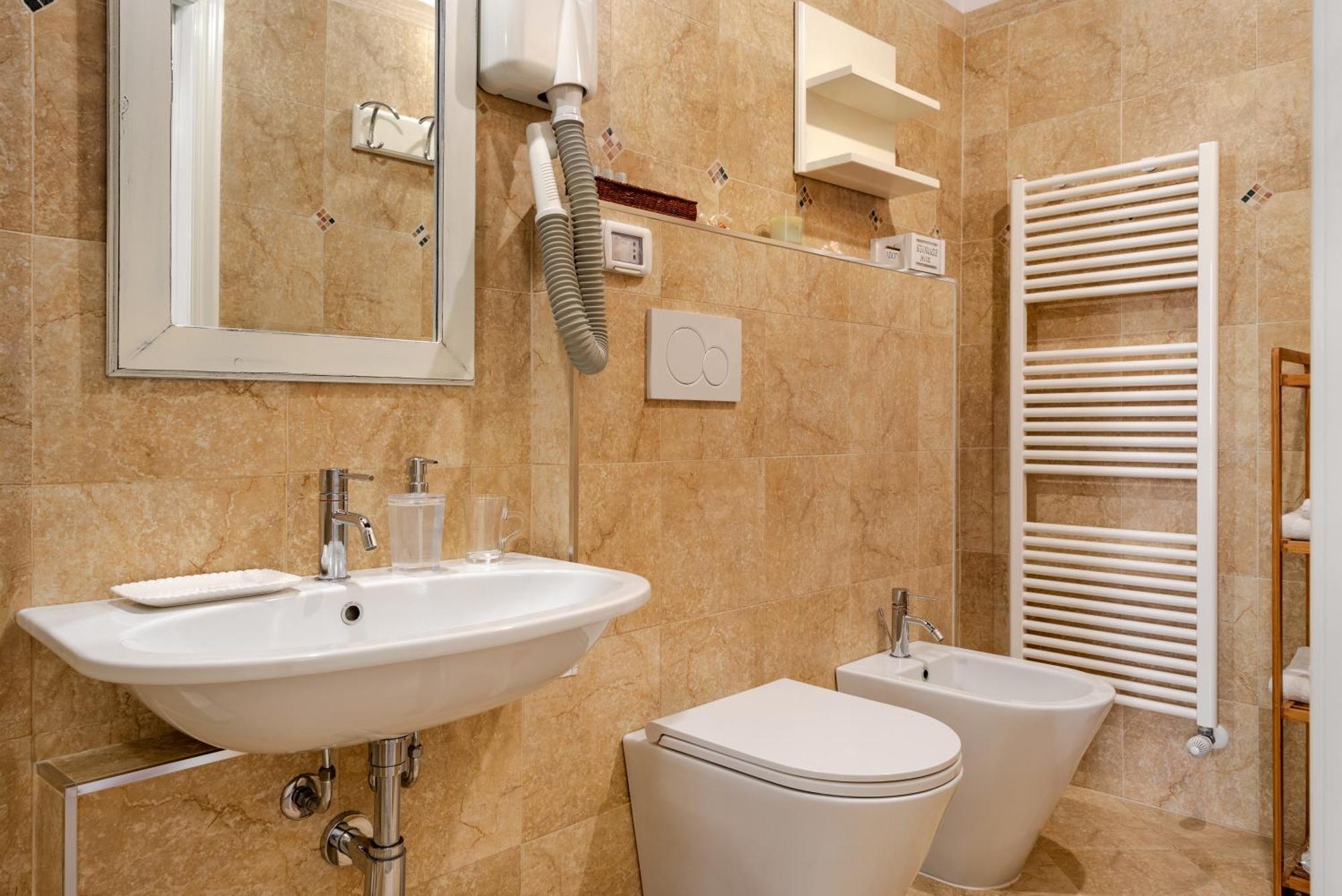 Palazzo De Tomasi B&B กัลลีโปลี ภายนอก รูปภาพ