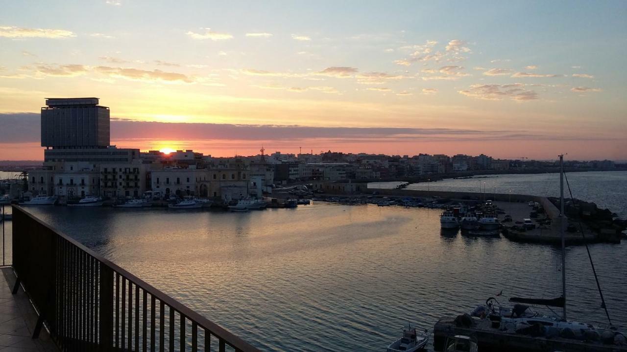 Palazzo De Tomasi B&B กัลลีโปลี ภายนอก รูปภาพ
